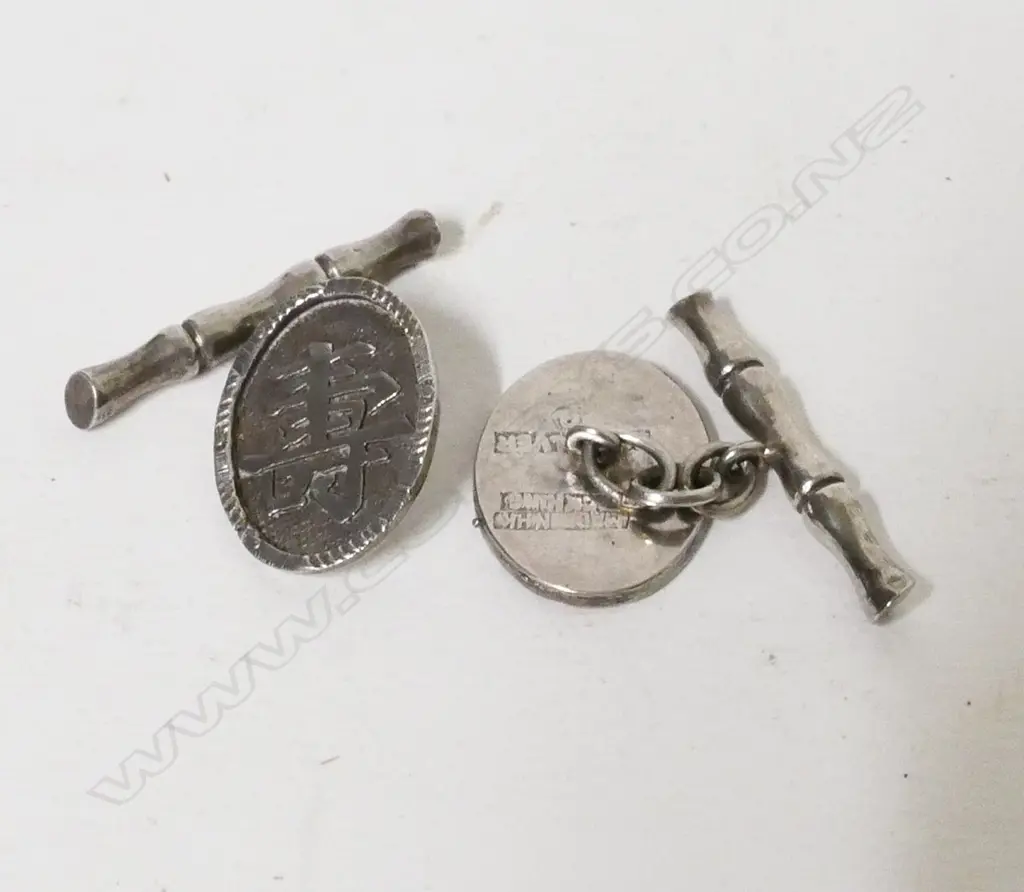 A pair of Chinese silver cuff links Image 1++