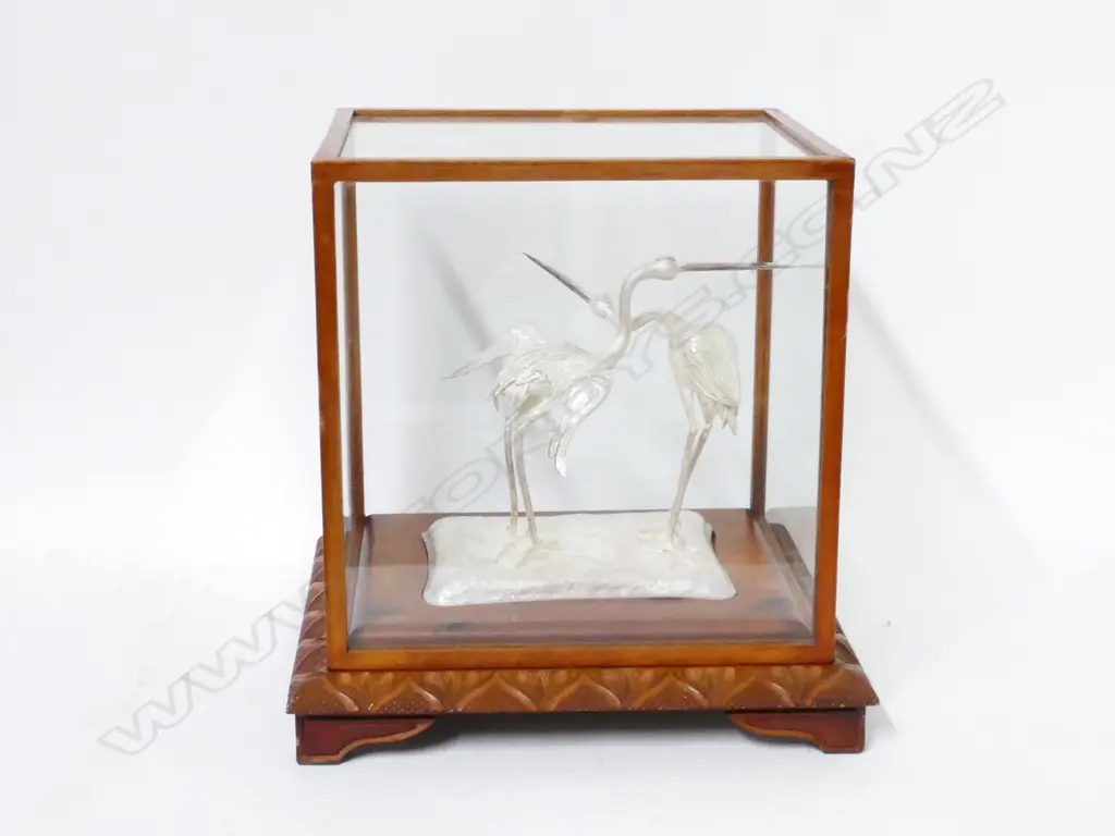 a pair of silver cranes Image 1++