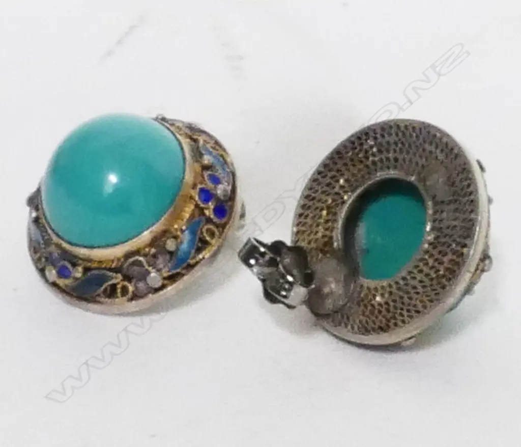 A Chinese silver gilt turquoise brooch and earrings set Image 1++