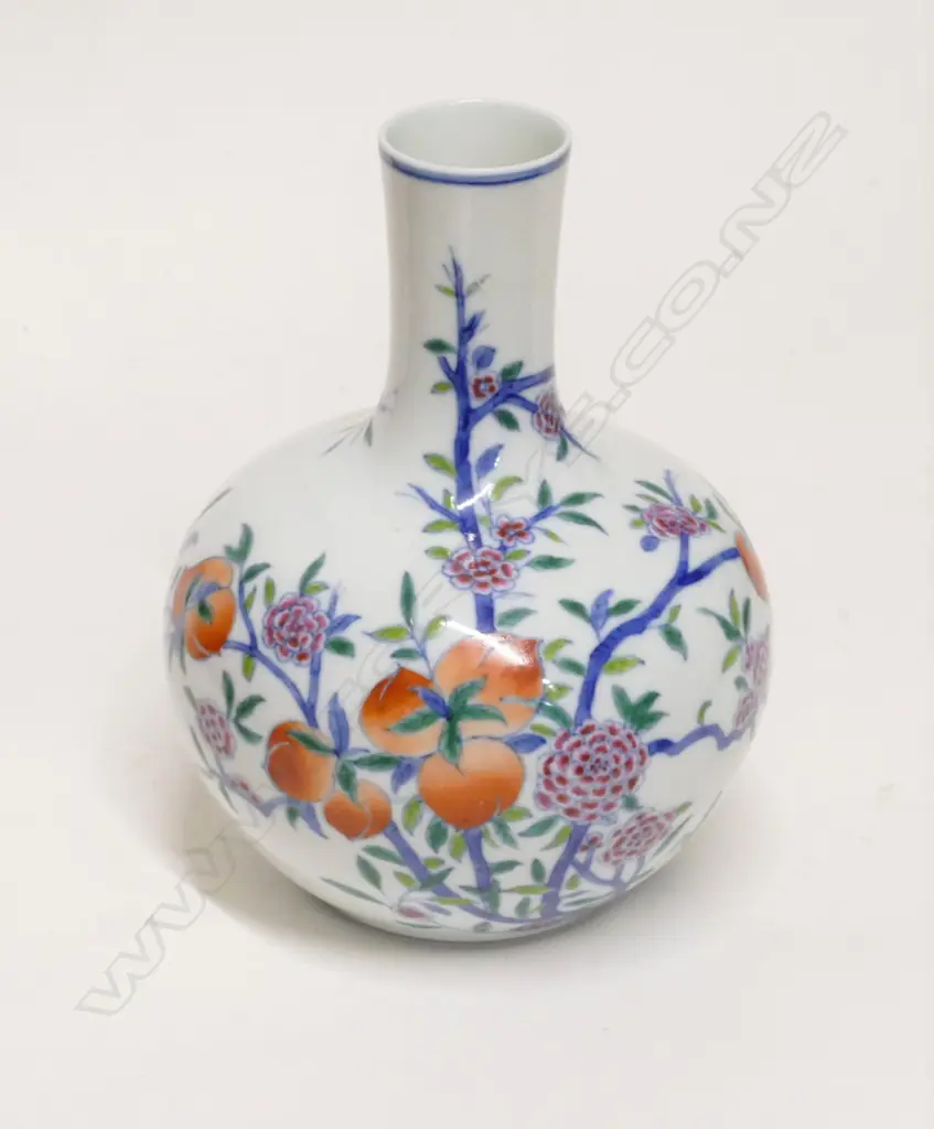 A chinese porcelain squat baluster vase Image 1++