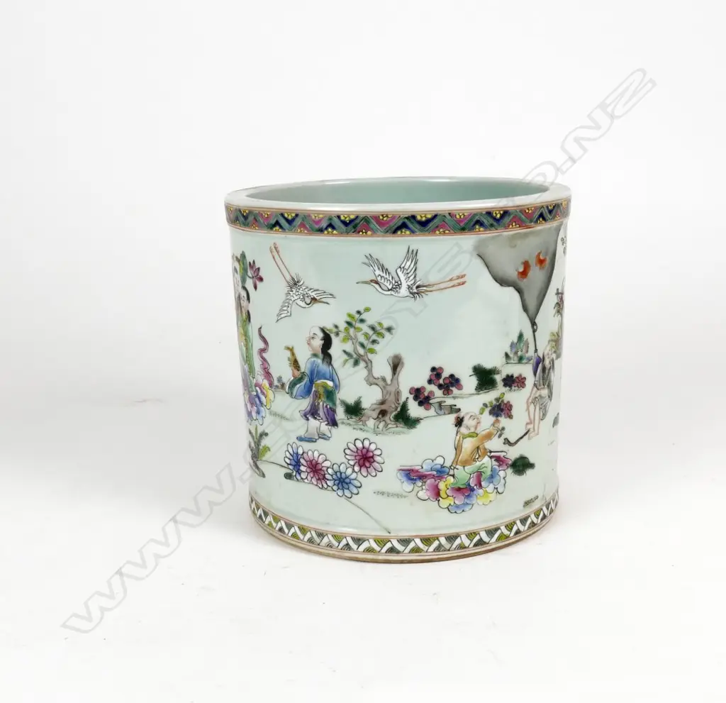 A large Chinese porcelain brush pot Image 1++