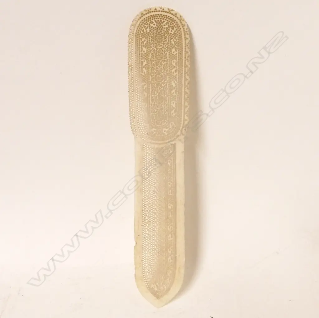 A filigree worked ivory paper knife Image 1++