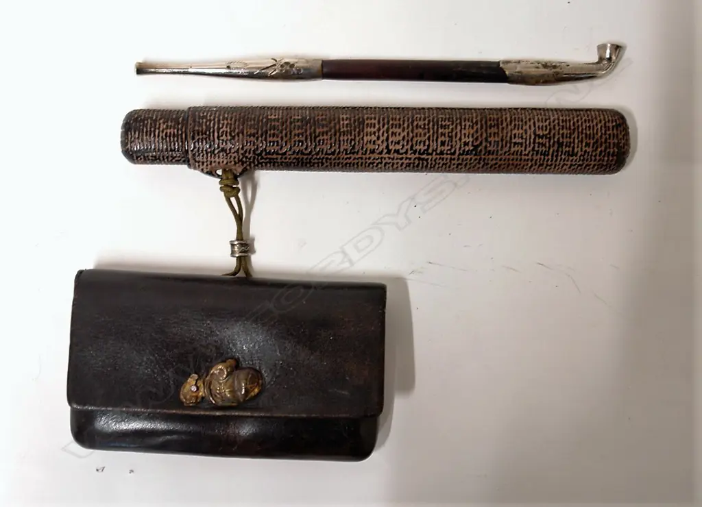 An old Japanese tobacco pipe in case with pouch Image 1++