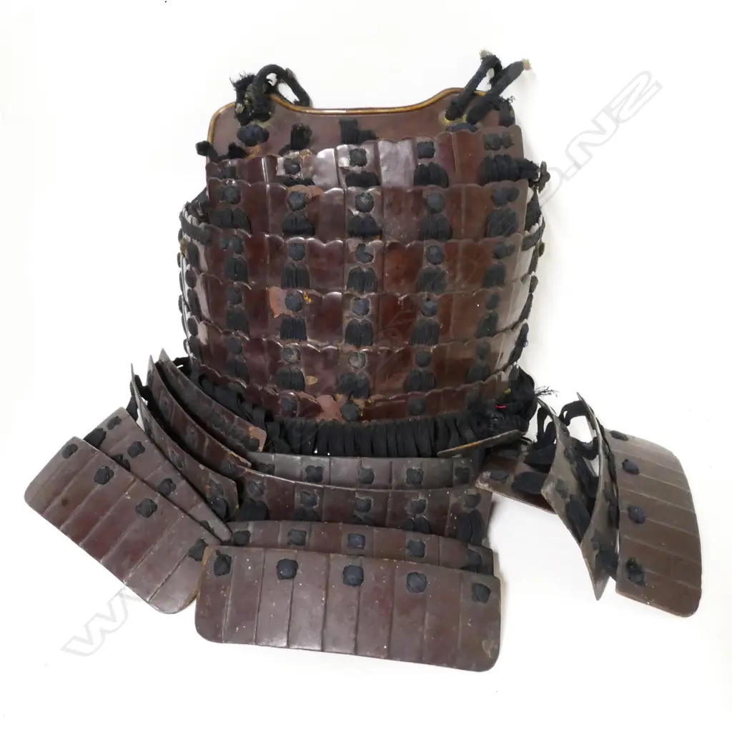 An early Japanese lacquered steel Samurai armour breast plate Image 1++