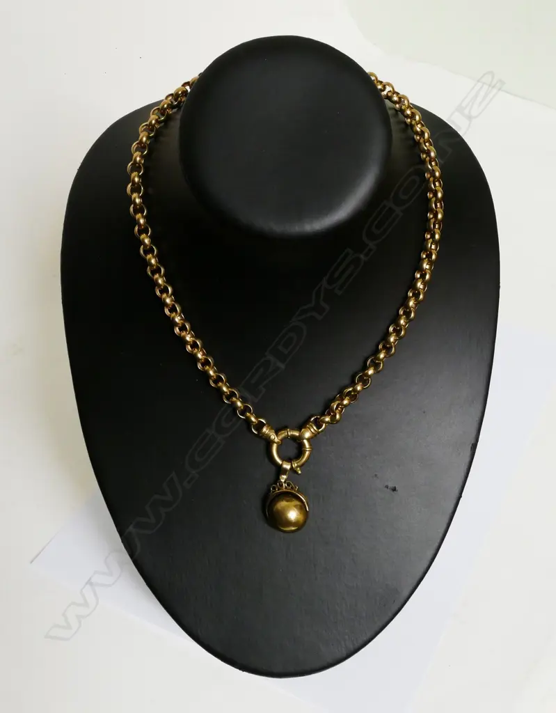 A 9ct. gold chain necklace Image 1++