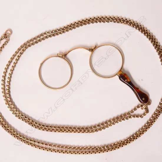 A c.1900 9ct. yellow gold muff chain with lorgnette