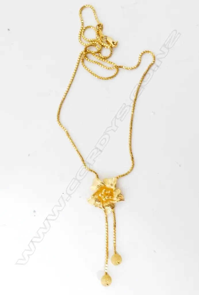 A 21ct. gold chain and pendant Image 1++