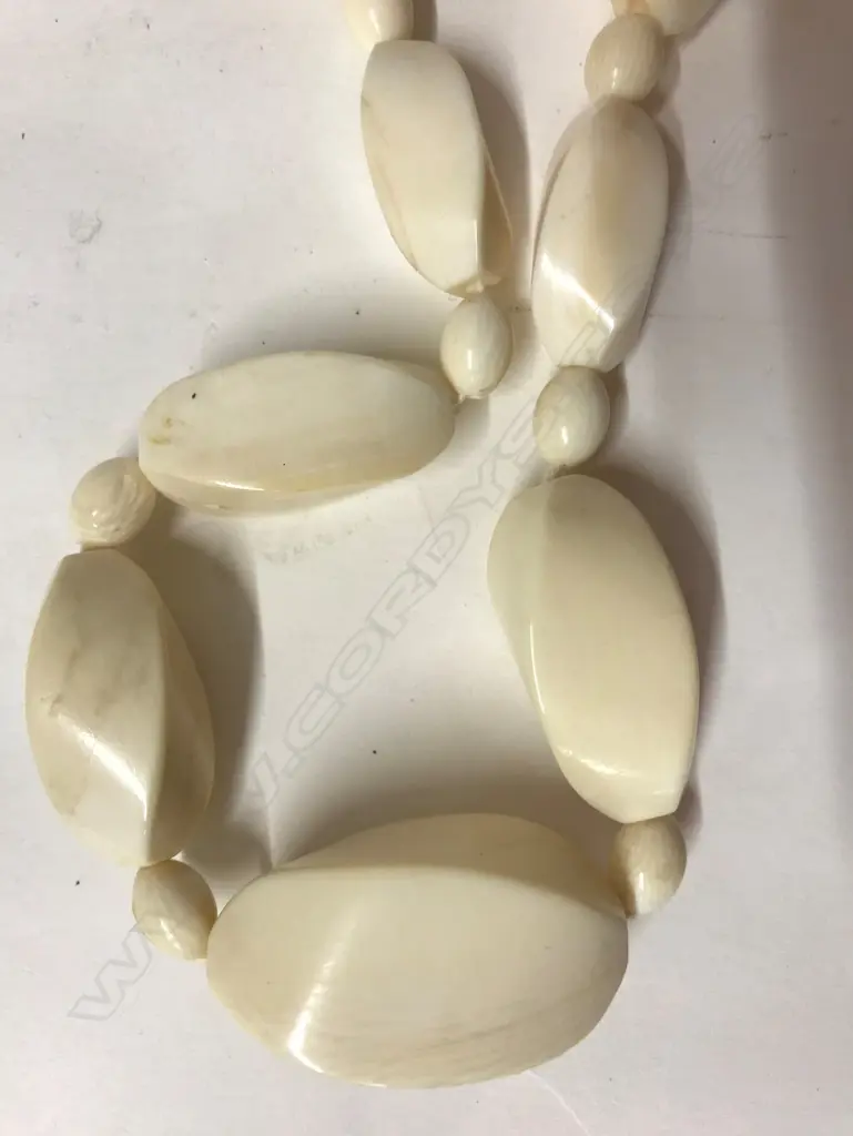 A vintage ivory bead necklace Image 1++