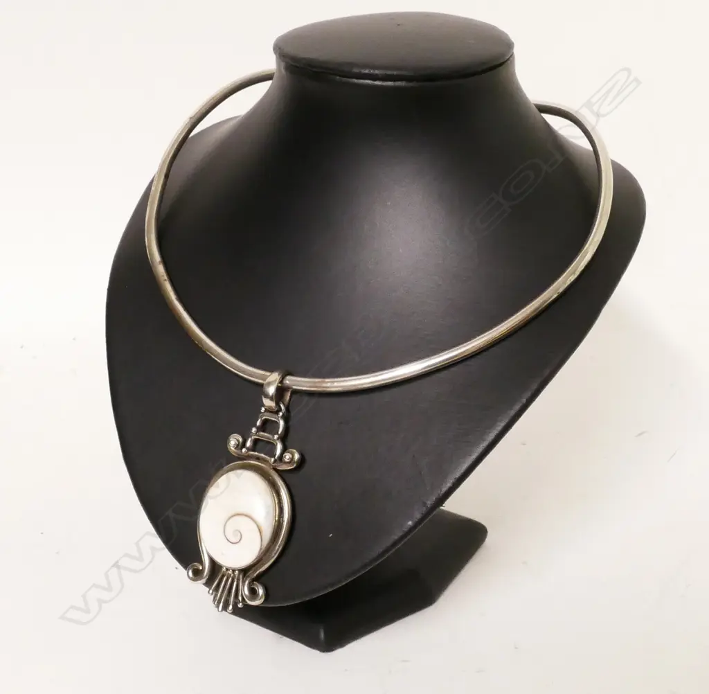 A silver and cats eye pendant Image 1++