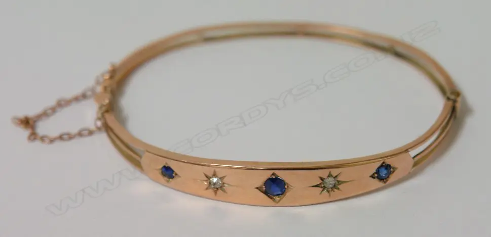 A late Victorian 9ct. rose gold half-hinged bangle Image 1++
