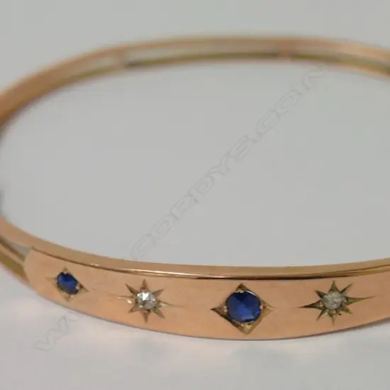 A late Victorian 9ct. rose gold half-hinged bangle