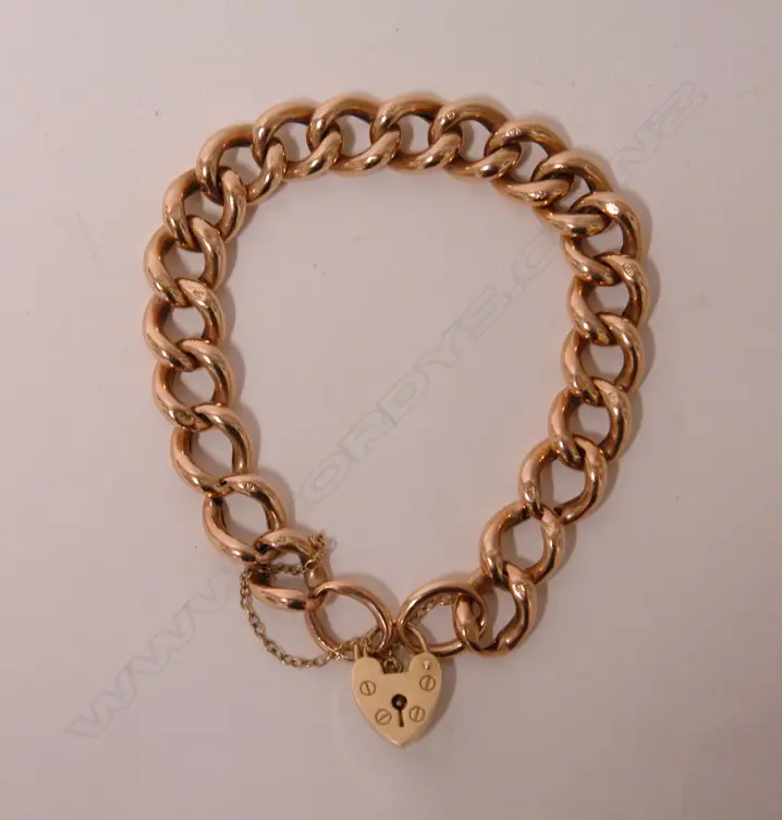 A lady's vintage 9ct. rose gold curb link bracelet Image 1++