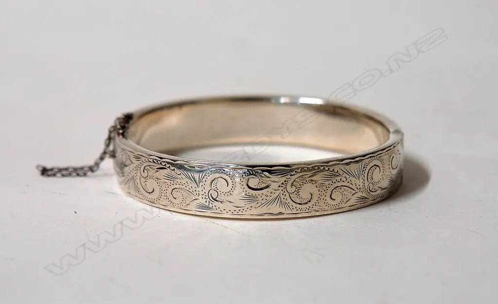 A New Zealand Fred Money silver half hinged bangle Image 1++