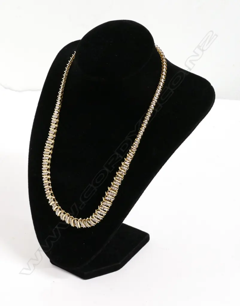 An 10ct. gold and diamond necklace Image 1++