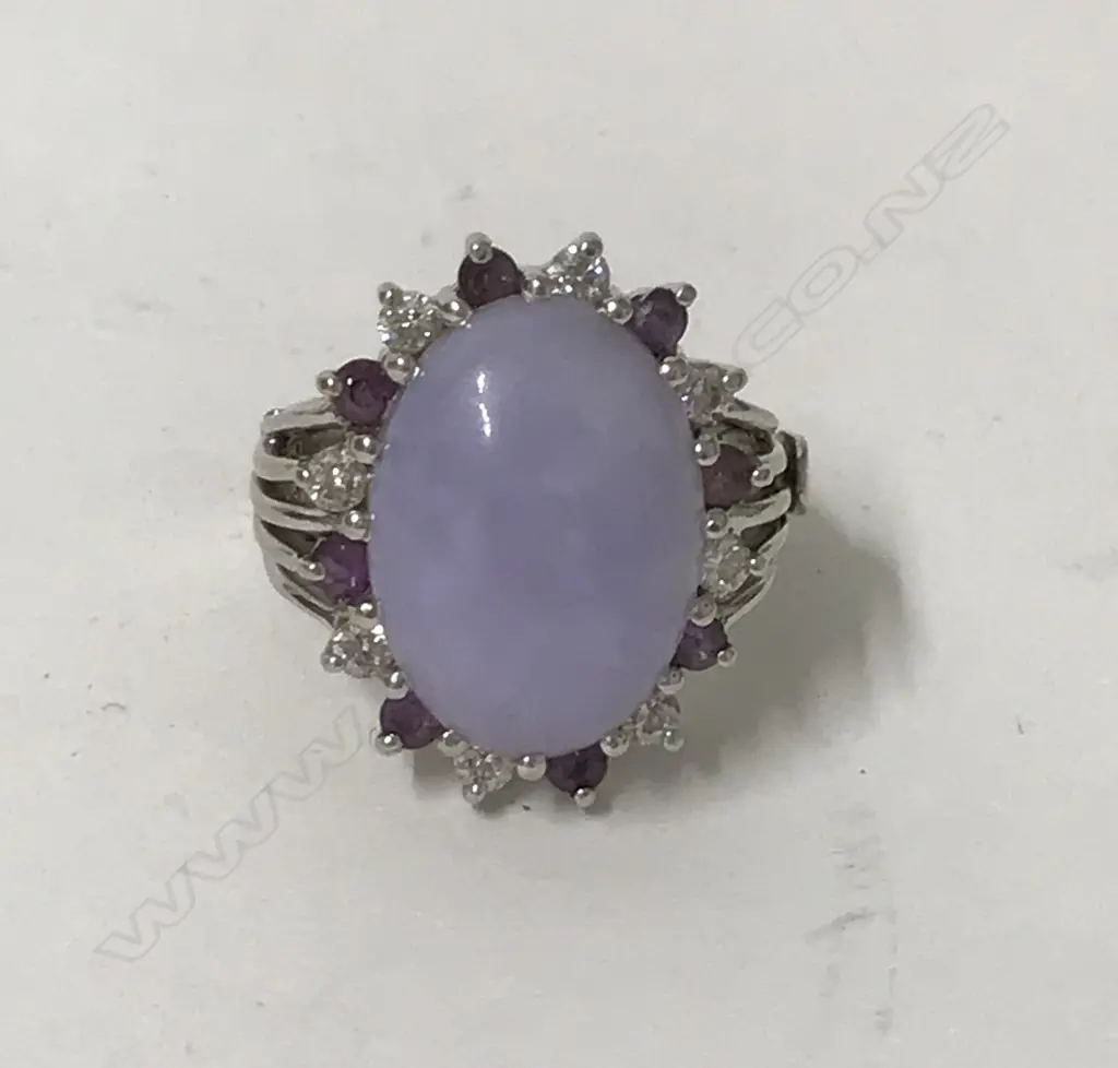 A 14ct. white gold lavender jadeite Image 1++