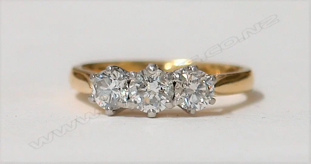An estate 18ct. gold and three stone diamond ring Image 1++