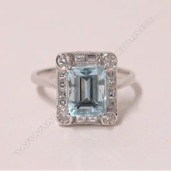 An 18ct. white gold lady's aquamarine and diamond ring