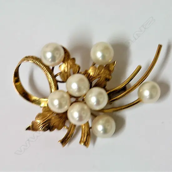 A mid-20thC 14ct. yellow gold cultured pearl spray brooch