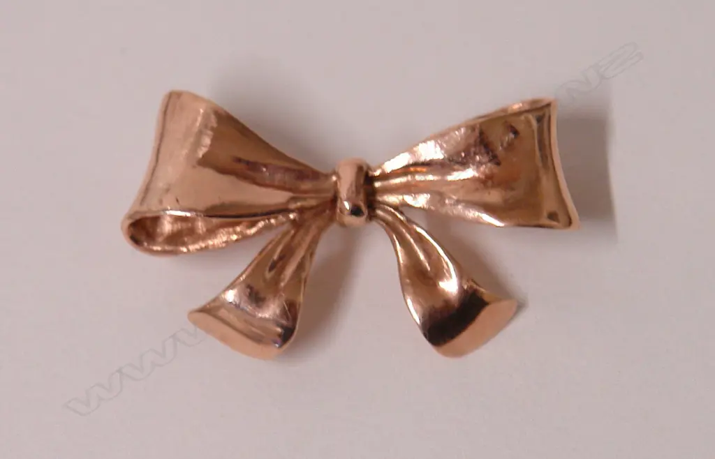 9CT ROSE GOLD BOW BROOCH Image 1++