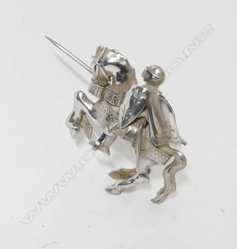 An ornate silver 3D brooch Image 1++