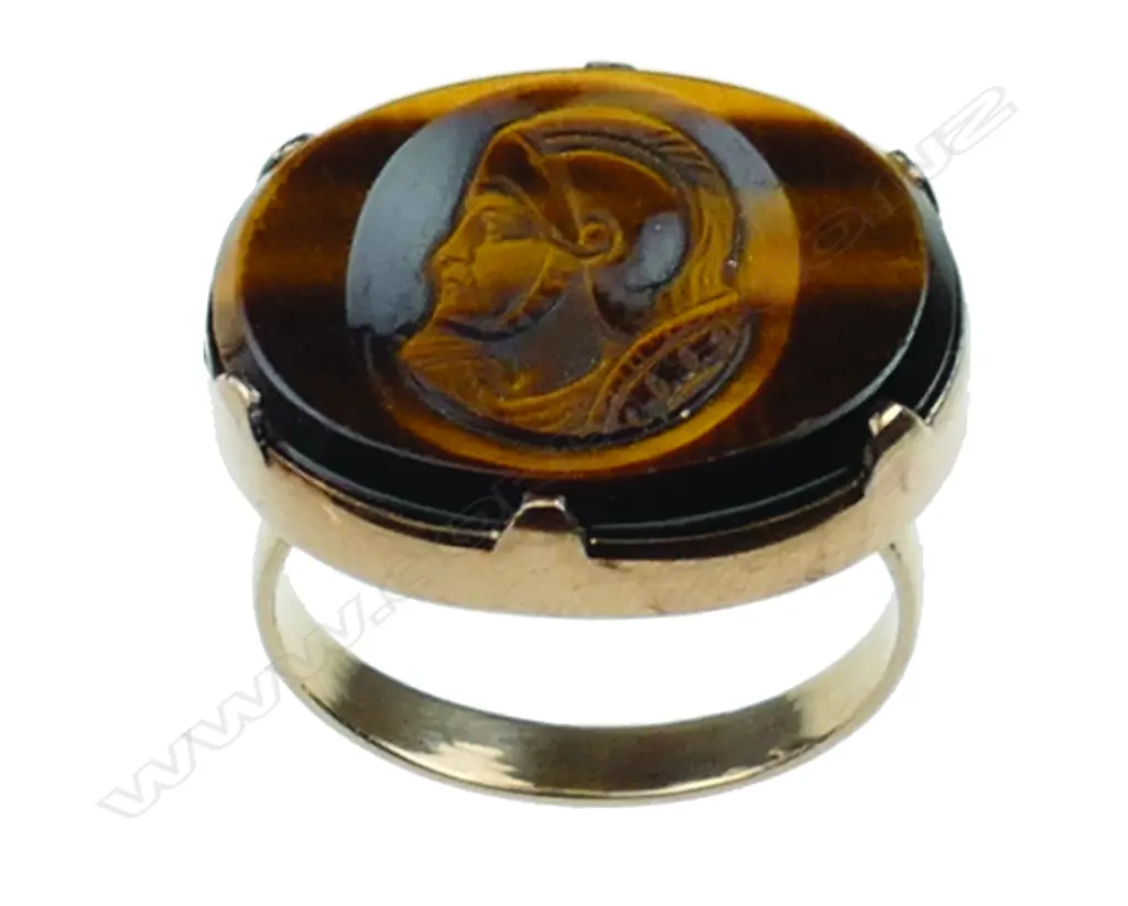 A vintage 9ct. rose gold and tiger's eye large ring Image 1++