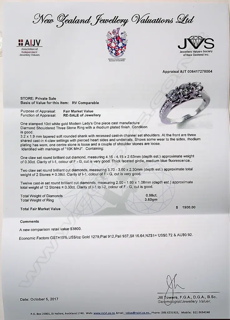 A 10ct. white gold modern lady's diamond ring Image 1++