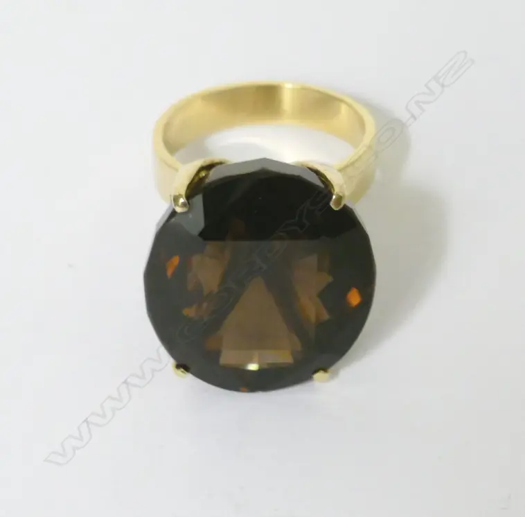 A c.1970s 14ct. yellow gold and smoky quartz ring Image 1++