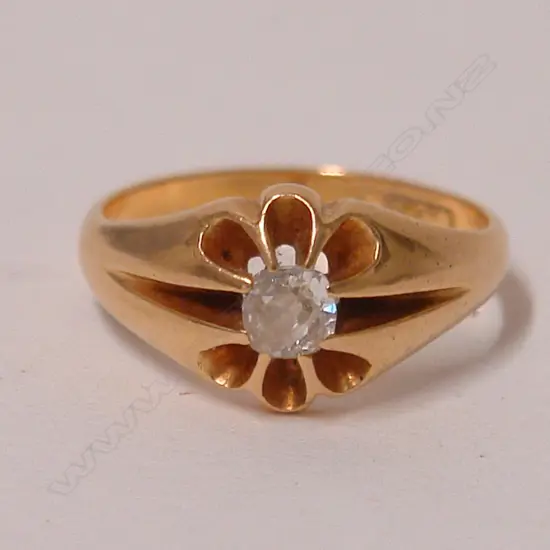 A c.1900 heavy 18ct. yellow gold and solitaire diamond dress ring