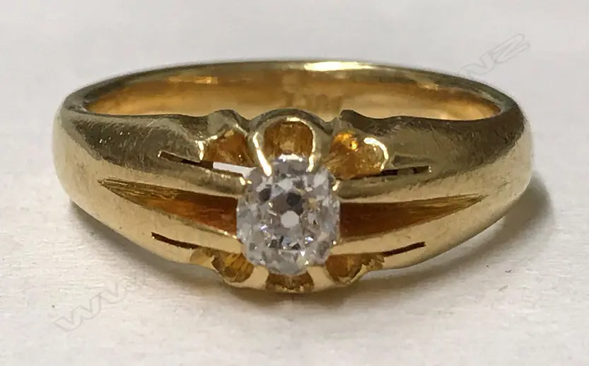 An 18ct. yellow gold and diamond ring Image 1++
