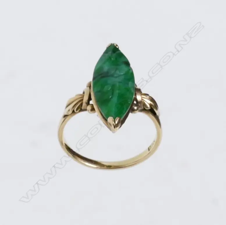 A 14ct. gold and malachite ring Image 1++