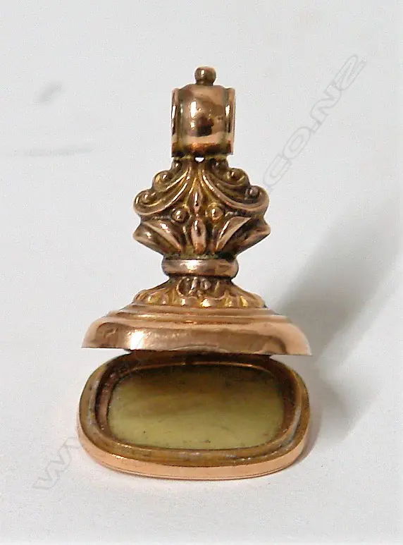 A vintage 9ct. rose gold fob seal Image 1++