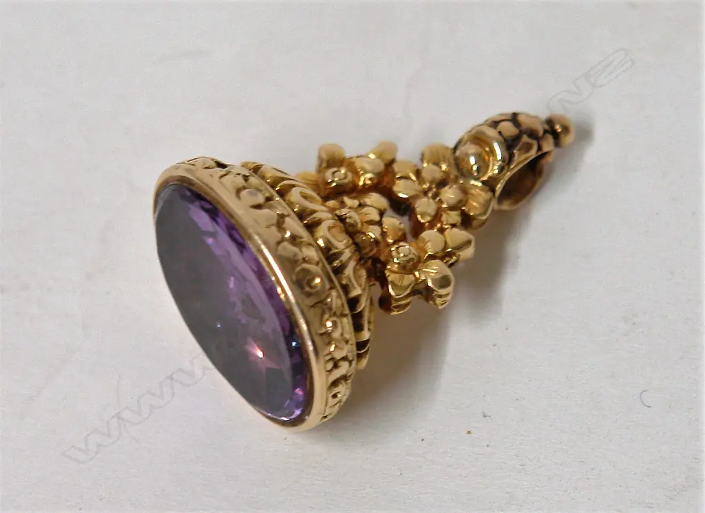 A 19thC 15ct. yellow gold fancy fob seal Image 1++