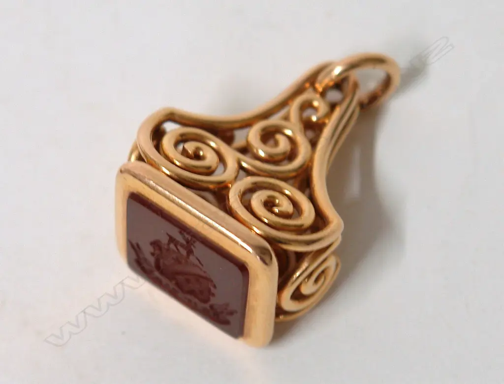 An early 20thC 15ct. yellow gold heraldic fob seal Image 1++