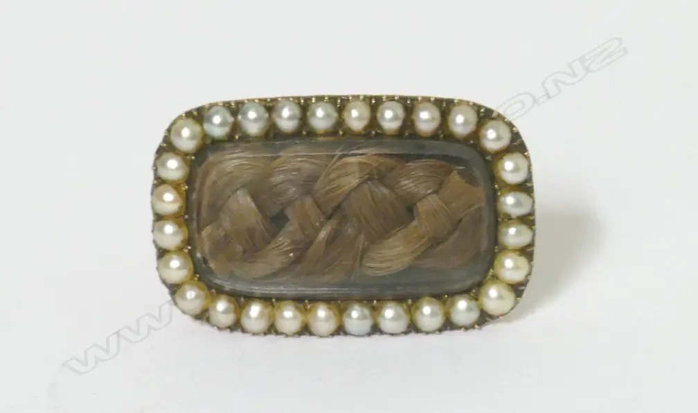 A George III rose gold seed pearl and hair plait mourning brooch Image 1++