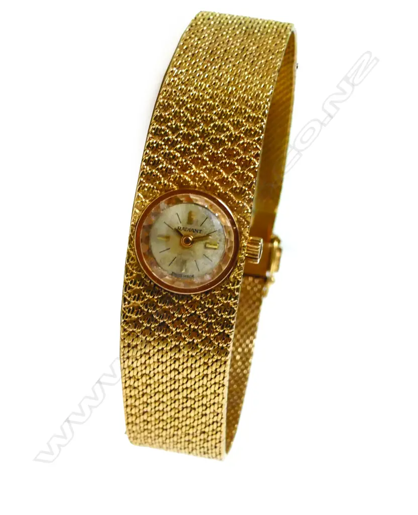 An 18ct. lady's wristwatch Image 1++
