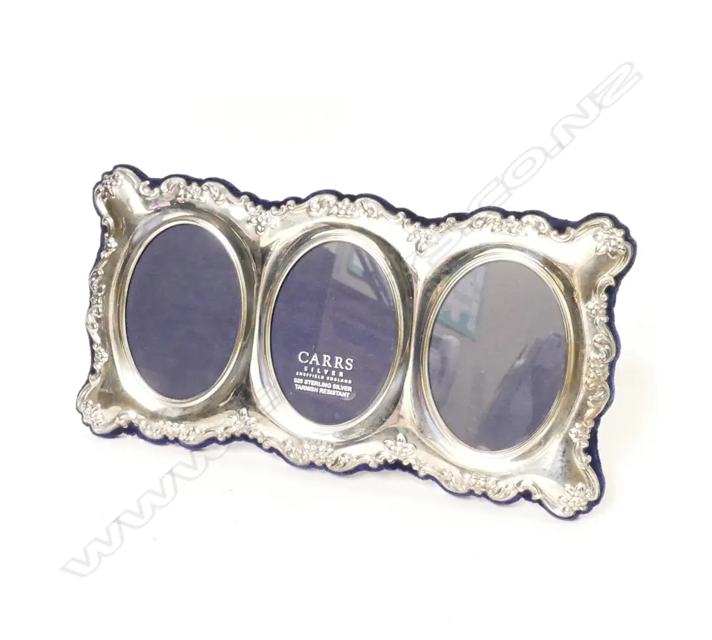 A modern silver triple photo frame Image 1++