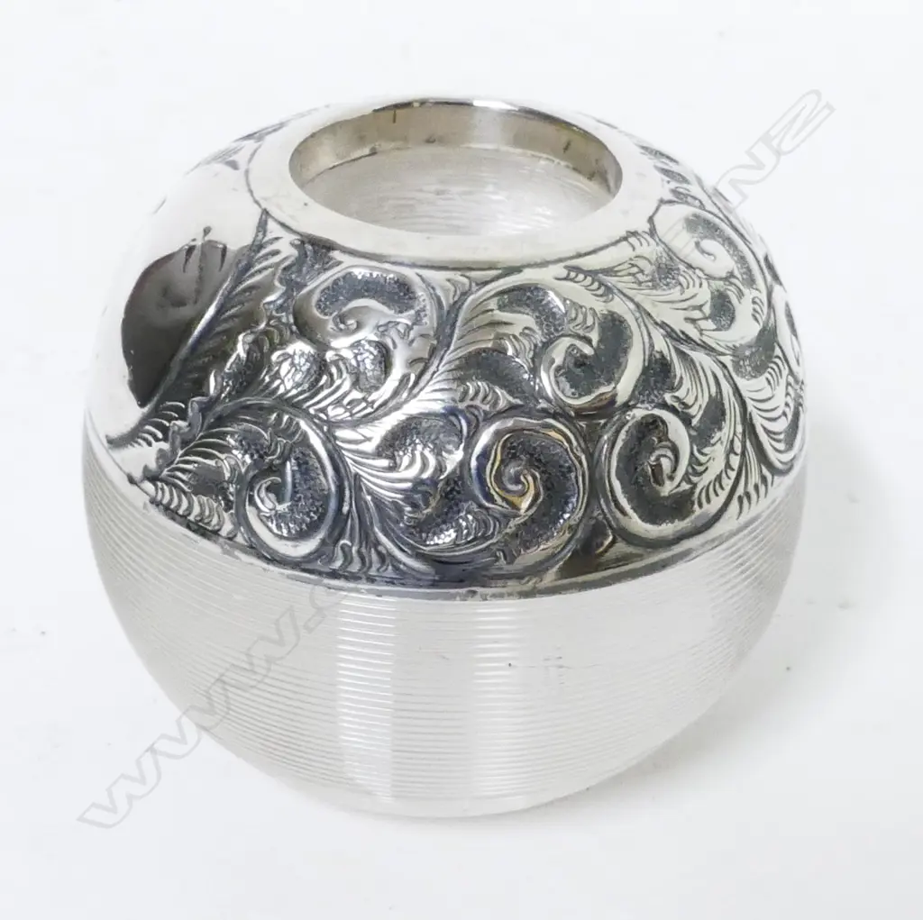 An Edwardian silver and glass match striker Image 1++