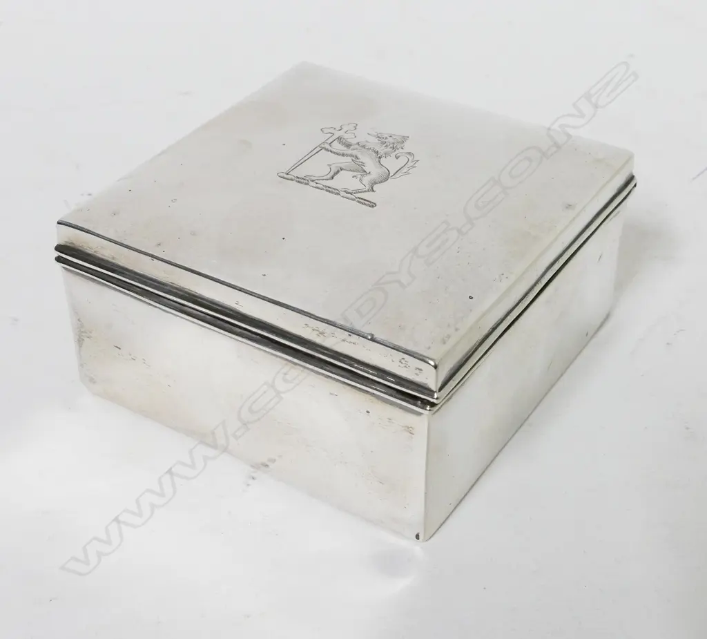 An Edwardian silver cigarette box Image 1++
