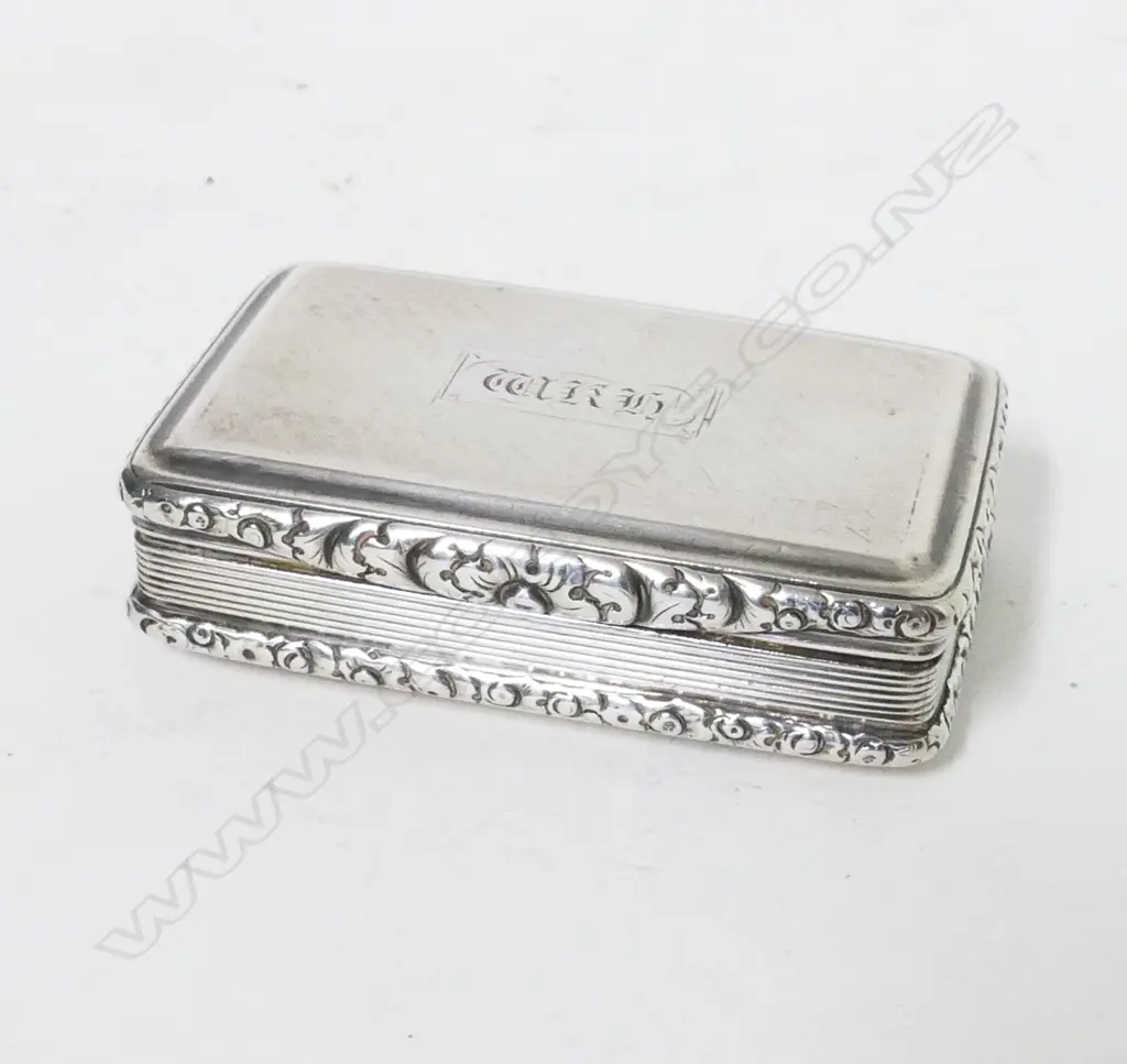 A George IV silver snuff box Image 1++