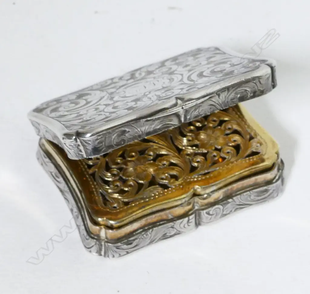 A Victorian silver vinaigrette Image 1++