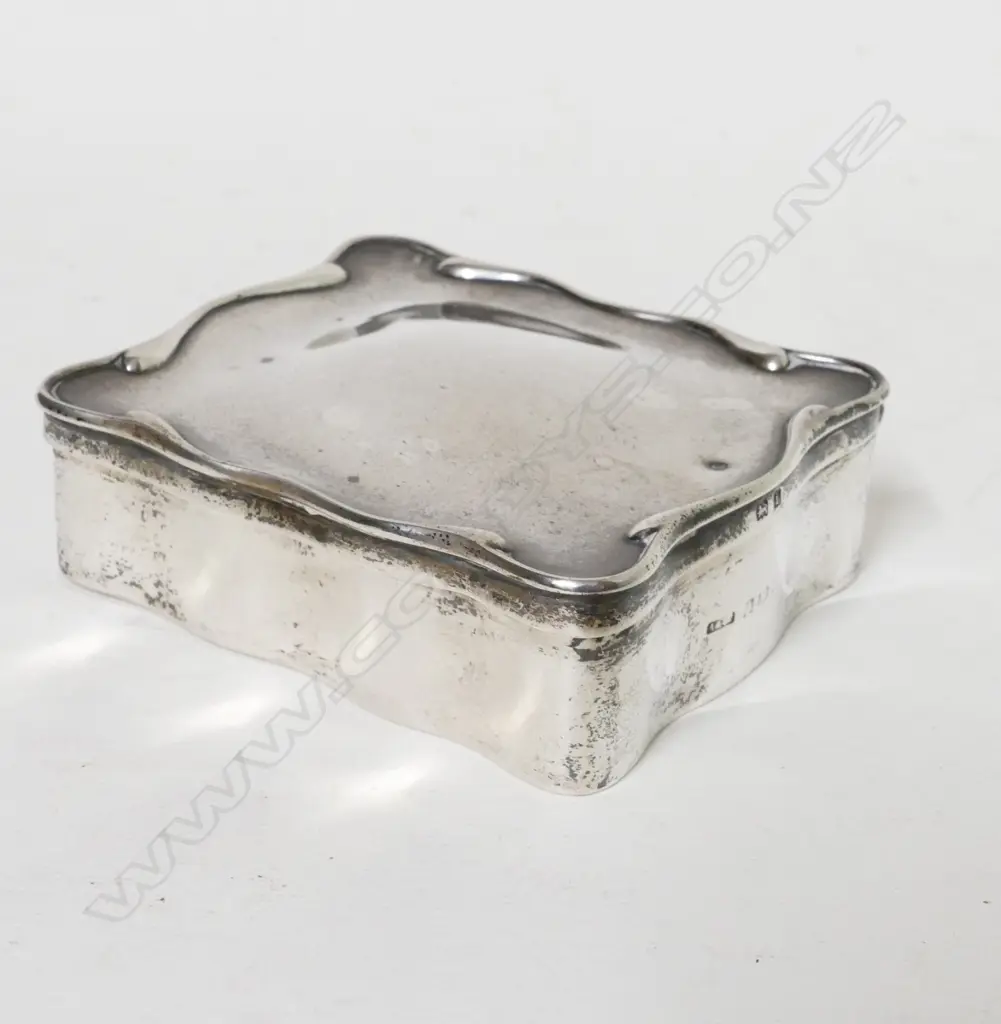 A small Edwardian silver jewellery box Image 1++