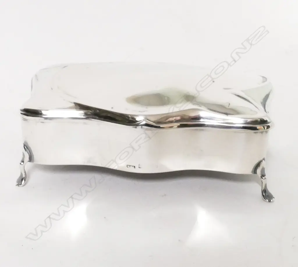 An early 1900s silver trinket box Image 1++
