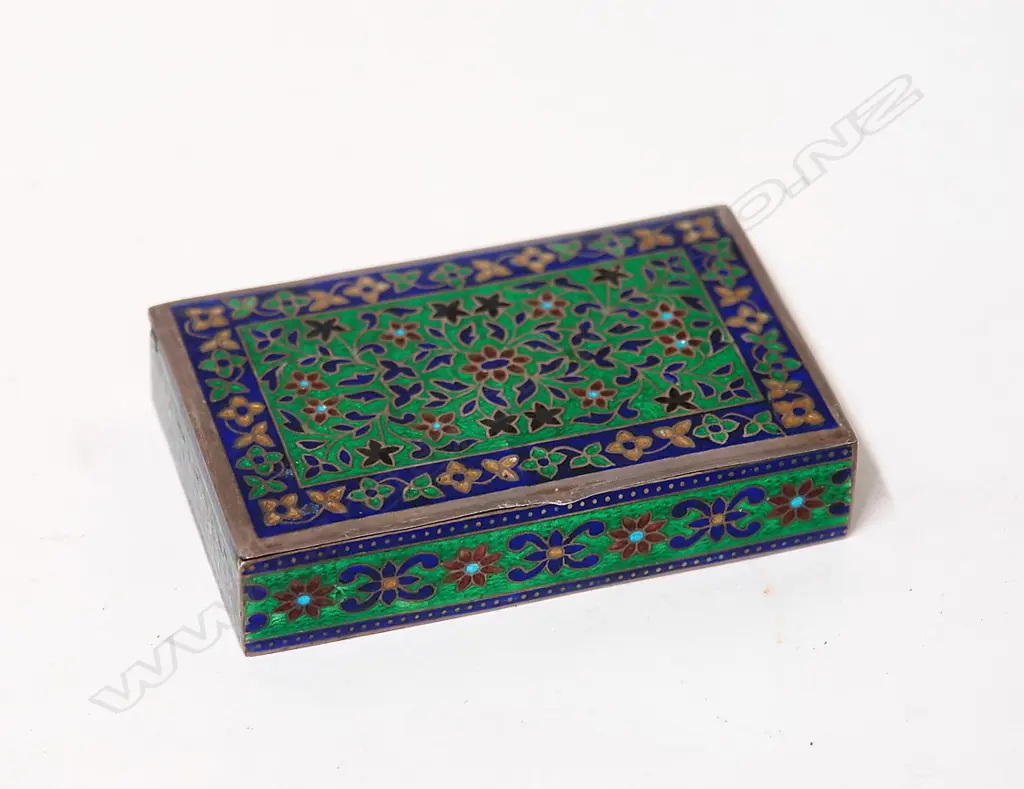 A vintage silver and enamel hinged lidded box Image 1++