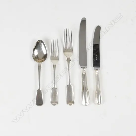 A silver harlequin cutlery canteen