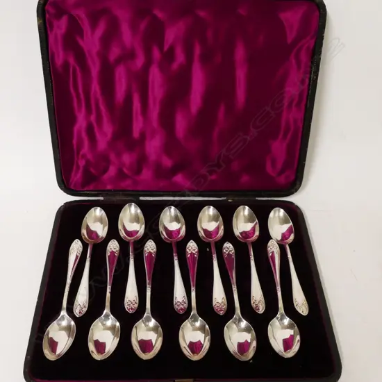 A cased set of 12 silver teaspoons