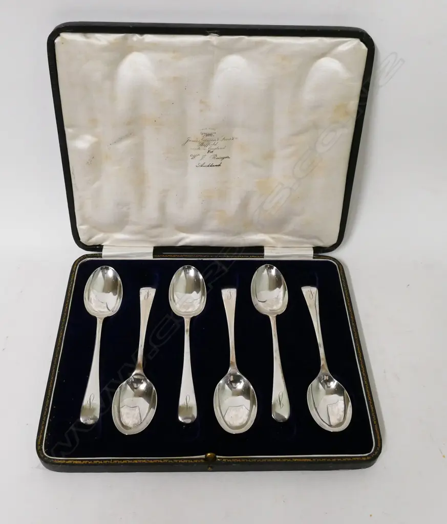 A set of silver dessert spoons Image 1++
