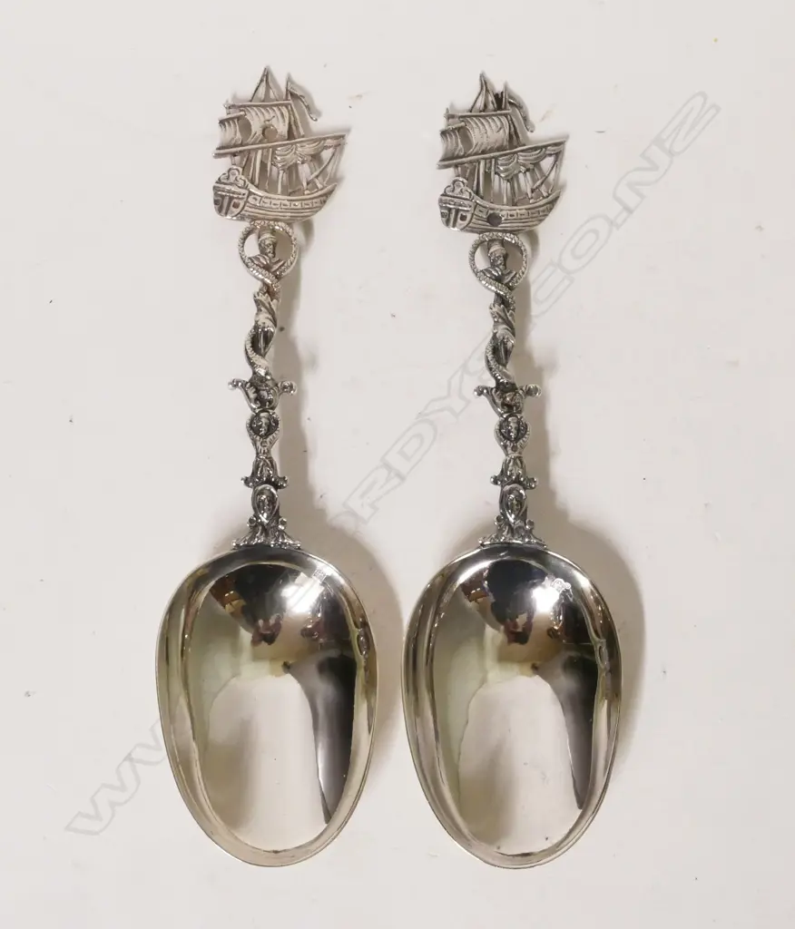 A pair of Dutch silver spoons Image 1++