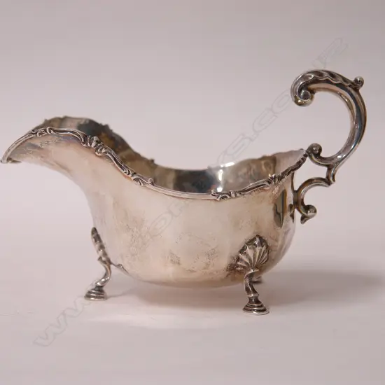 An early 20thC silver gravy boat