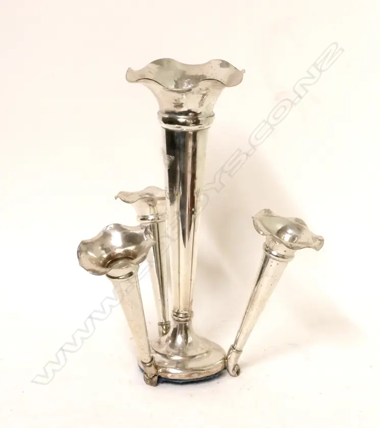 A silver epergne vase Image 1++