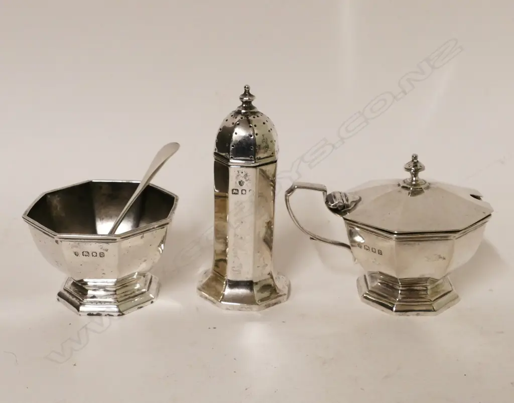 A silver three-piece cruet set Image 1++